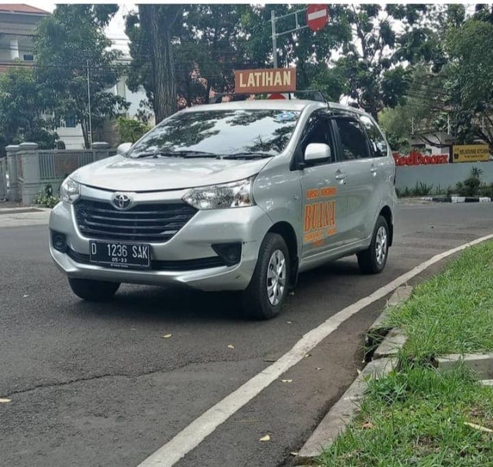 Mobil Latihan Kursus Mengemudi Buana